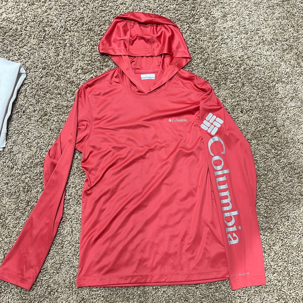 Columbia- size small, Omni-shade shirt with hood
